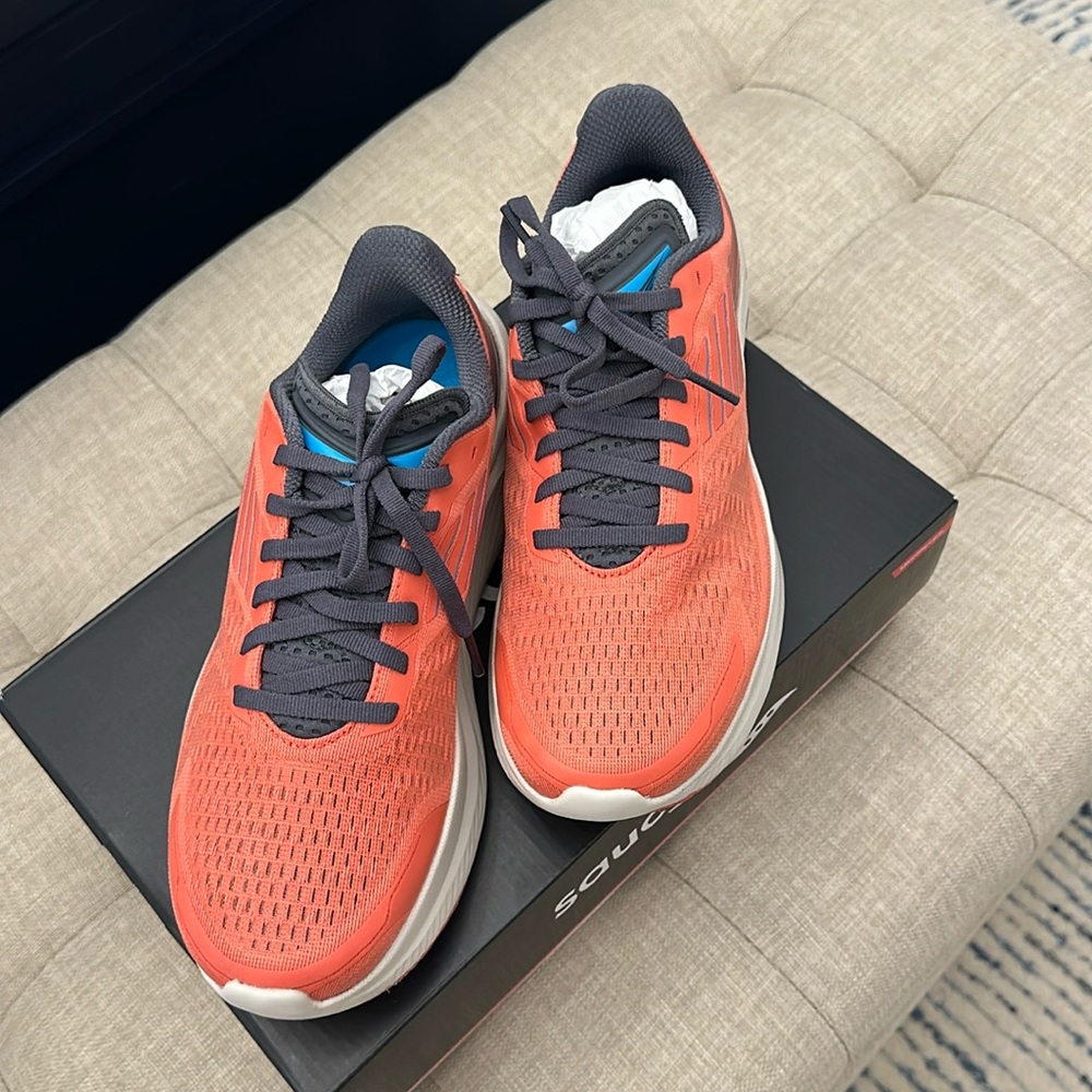 Saucony Endorphin Shift 3 (sz 8.5) running shoes